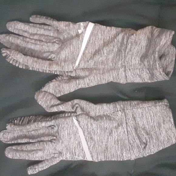 Silver Grey pleaded skirt size 12 Roberta di Roma with Under Armour gloves - Picture 3 of 3